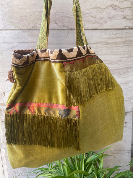 Borsa-sacca grande in velluto verde acido e frange