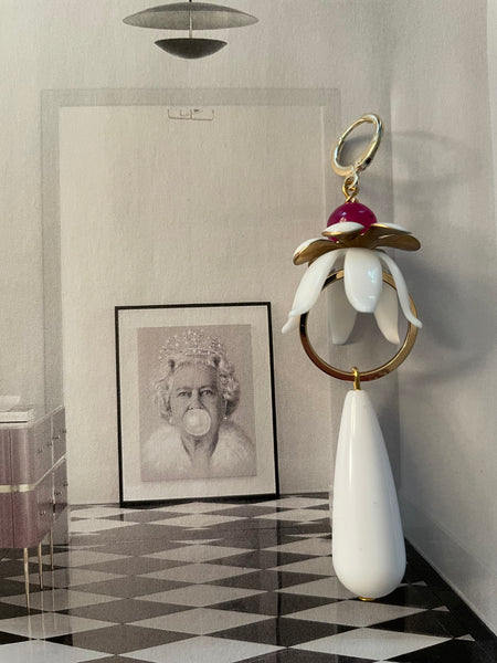 Mono orecchini con fiore, goccia e motivo geometrico