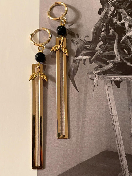 Orecchini rettangolo vuoto e foglioline