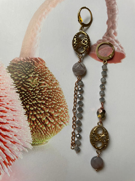 Gemelli diversi con cristallini grigi