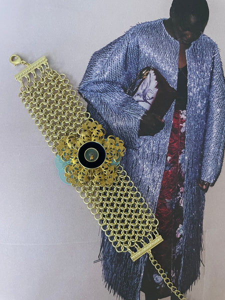 Bracciale a maglia dorato con fiore