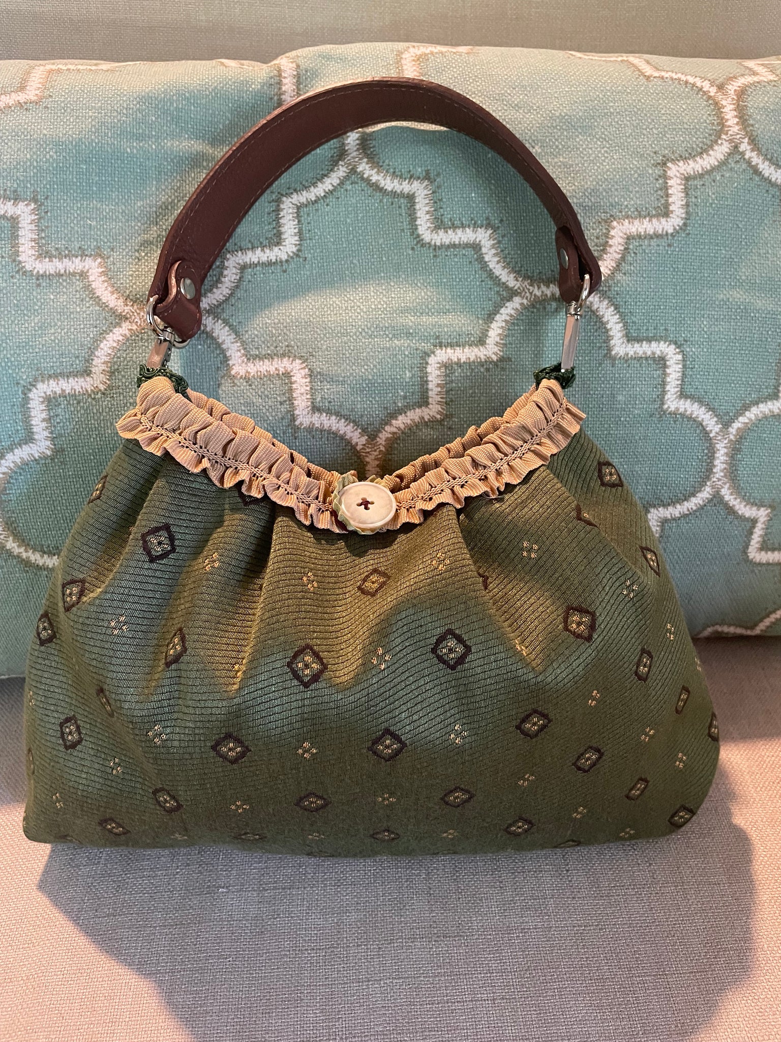 Borsa media in tessuto verde militare cravatta