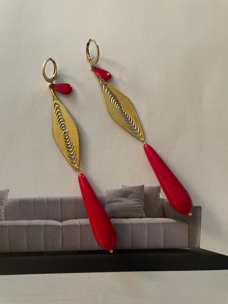 Orecchini affusolati con goccia e smalto