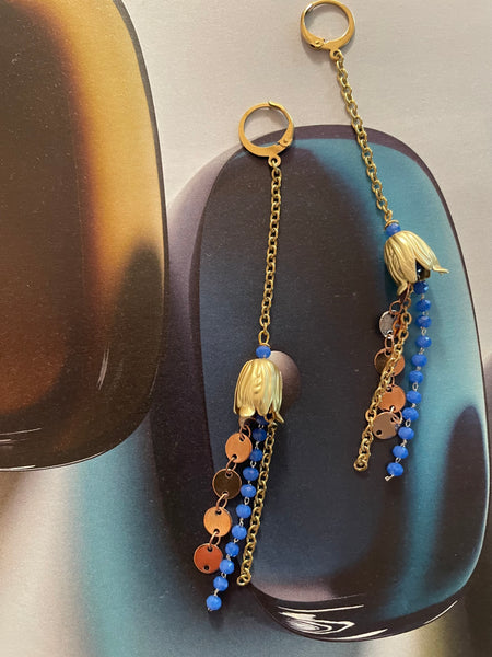 Orecchini lunghi con rosarietti bluette e germogli