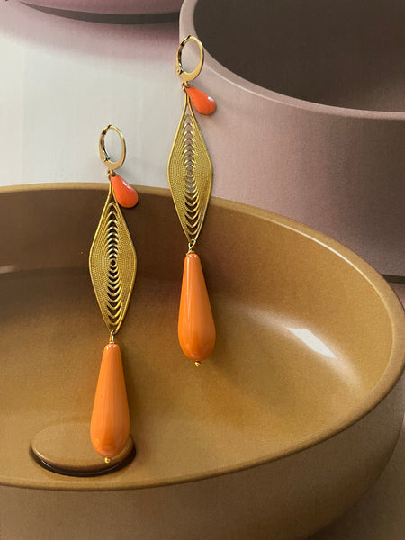 Orecchini affusolati con goccia e smalto