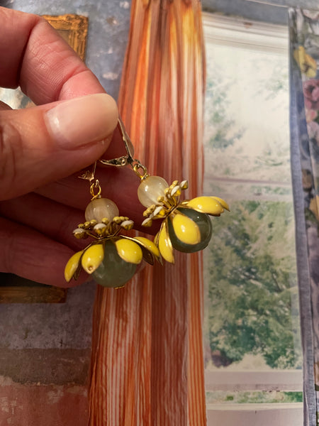 Orecchini navicella a fiore tridimensionale