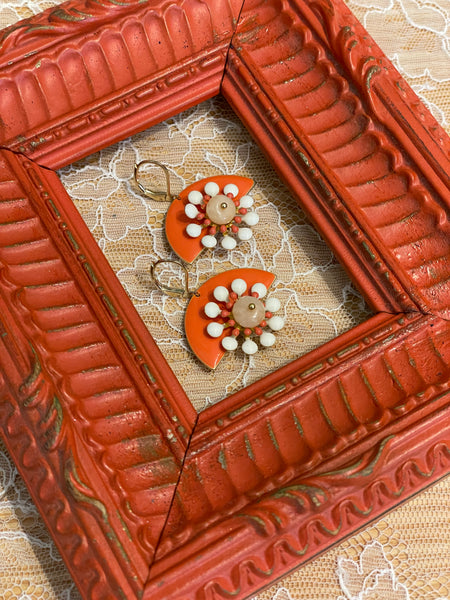 Orecchini mezzaluna arancio e fiore