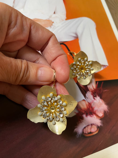 Orecchini grande fiore oro e strass