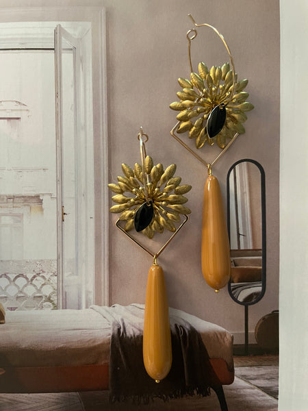 Orecchini fiore zig zag, goccia e smalto nero