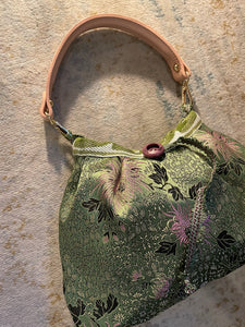 Borsa media in tessuto giapponese verde e crisantemi