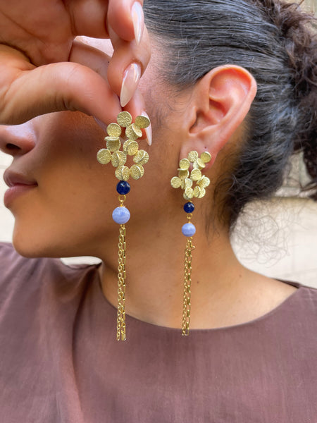 Orecchini grappolo a lobo con pietre e catenine