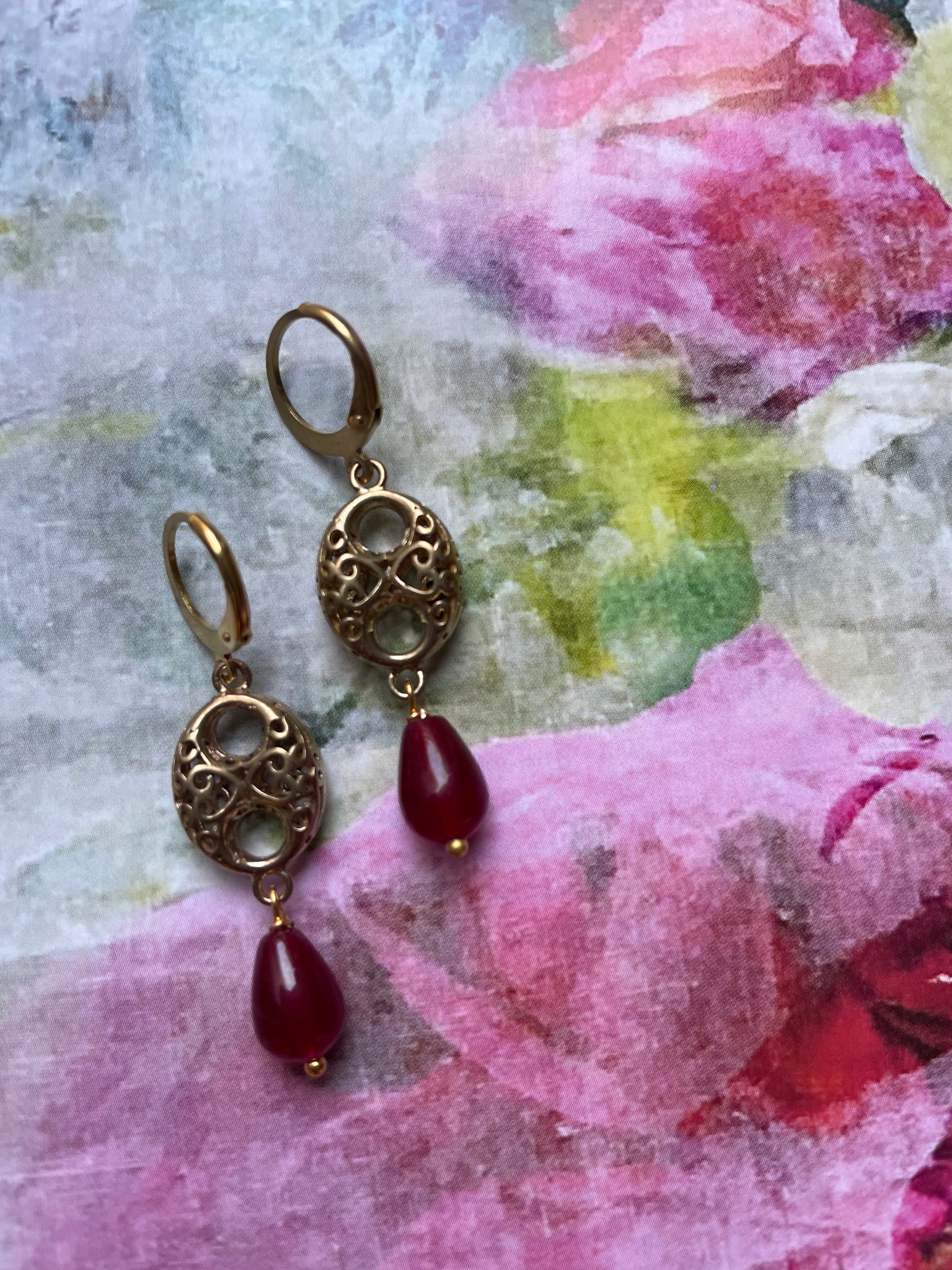 Orecchini con motivo traforato a otto