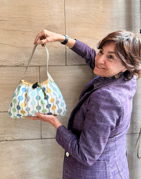 Borsa media in tessuto a bolli colorati