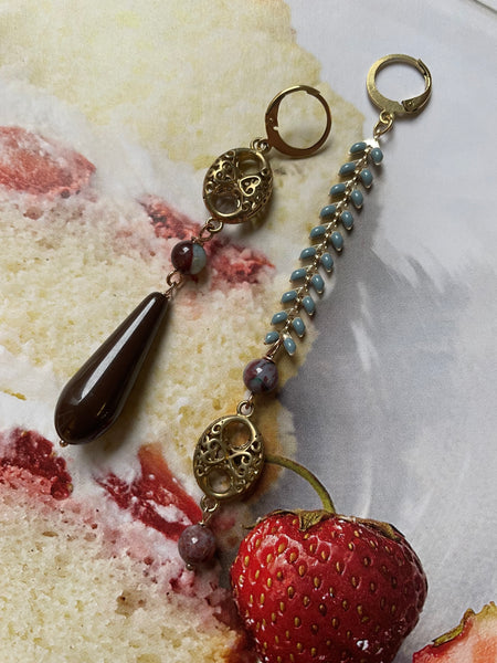 Gemelli diversi grigio e marrone con spina di pesce