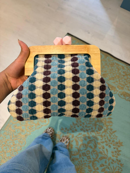 Borsa pochette clic clac con disegni geometrici in velluto