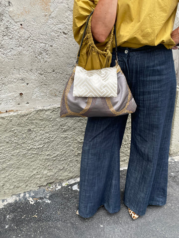 Borsa media in tessuto tortora con patella