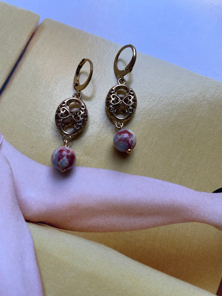 Orecchini con motivo traforato a otto