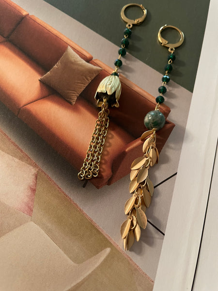 Gemelli diversi con rosario e fogliette