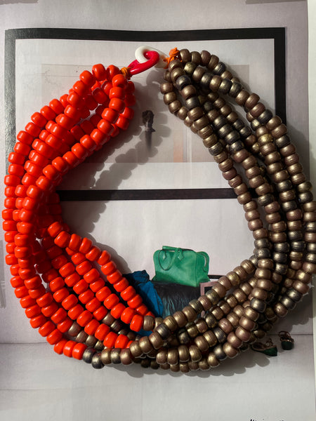 Collana bicolore in resina