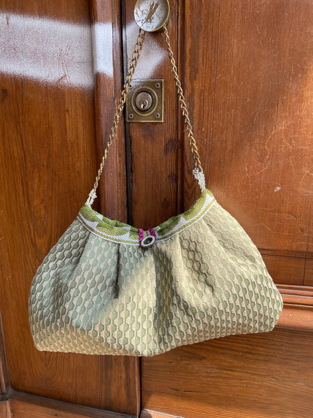 Borsa media in tessuto verde a disegni optical
