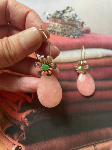 Orecchini doppio fiore e goccia in agata rosa