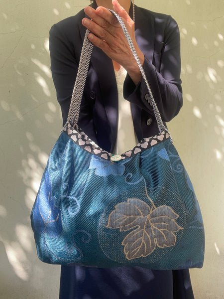 Borsa grande in tessuto blu fiorato