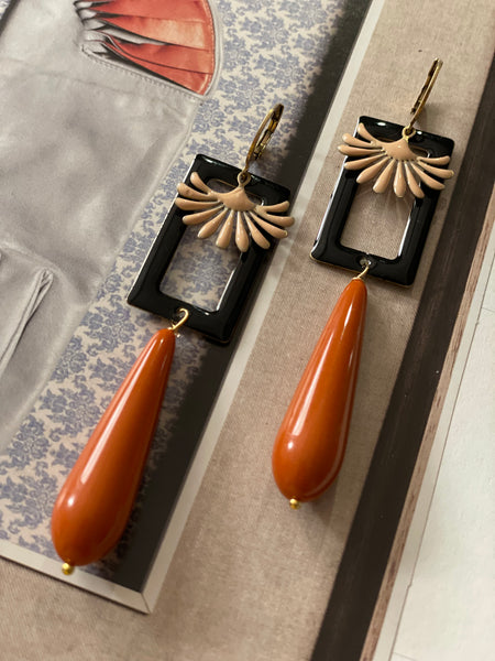 Orecchini goccia lunga resina, rettangolo nero e smalto a fontanella