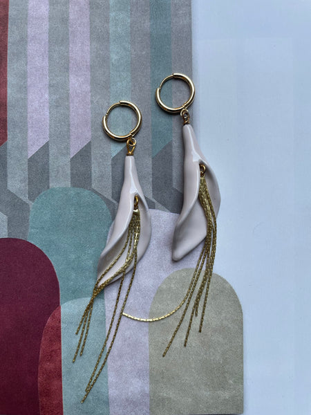 Orecchini calle e frangia