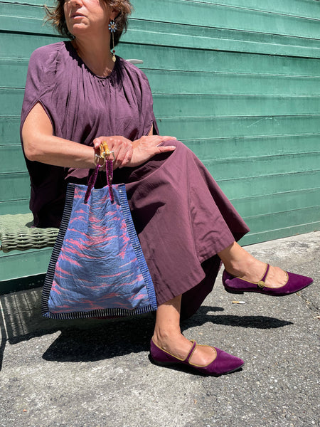 Borsa “contromano” amaranto e azzurro intenso