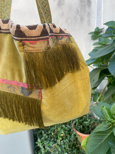 Borsa-sacca grande in velluto verde acido e frange