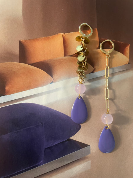 Gemelli diversi con gocce in smalto viola