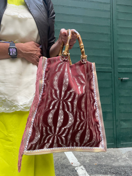 Borsa “contromano” rosa e mattone con frange rosa antico