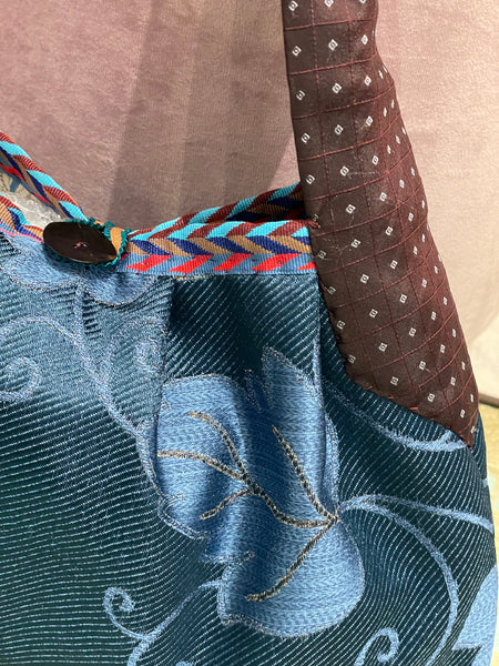 Borsa grande in tessuto blu con manico a cravatta