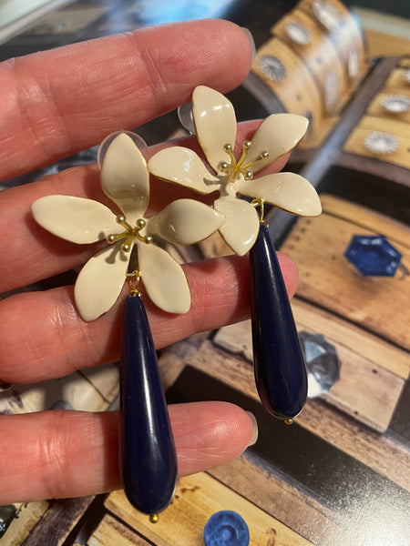 Orecchini grandi giglio avorio e goccia