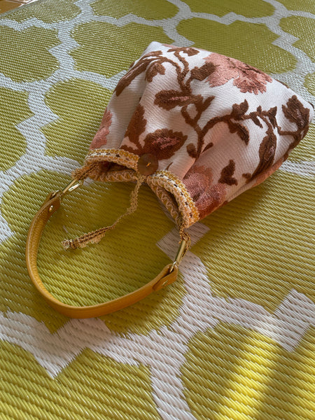Borsa media con fiori marrone e rosa