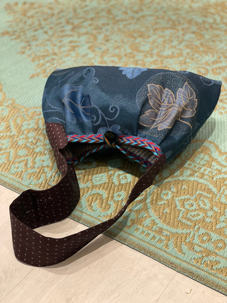 Borsa grande in tessuto blu con manico a cravatta