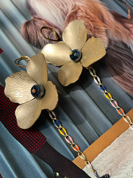 Orecchini fiore grande e catenina colorata