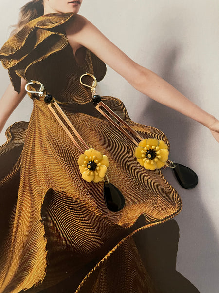 Orecchini rettangolo vuoto, fiore giallo e smalto