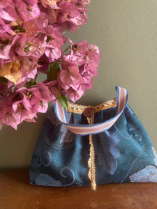 Borsa media blu fiorata