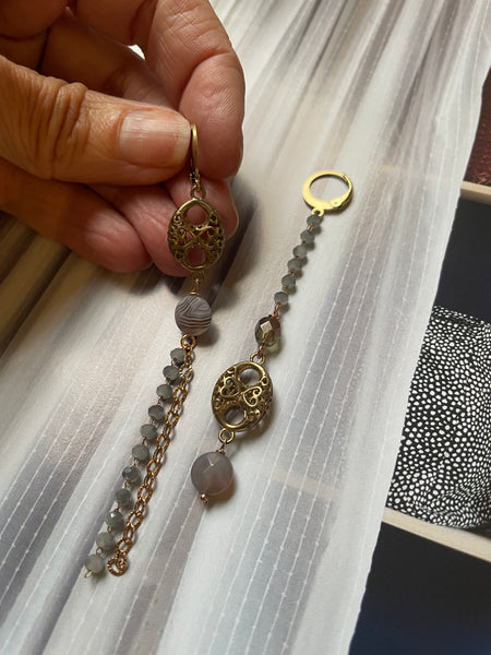 Gemelli diversi con cristallini grigi