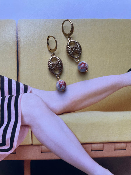 Orecchini con motivo traforato a otto