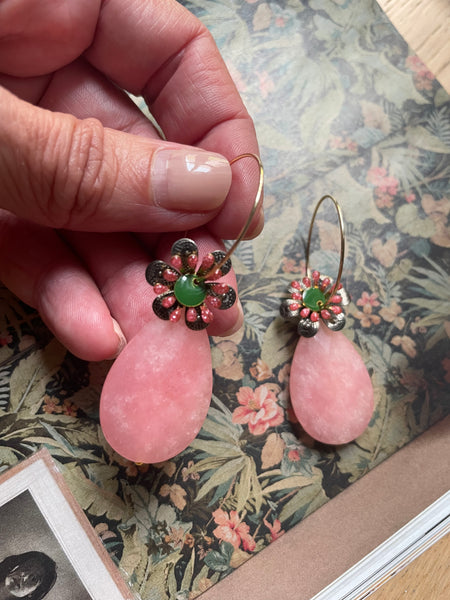 Orecchini doppio fiore e goccia in agata rosa