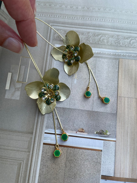 Orecchini grande fiore oro, fiore in smalto e pistilli lunghi