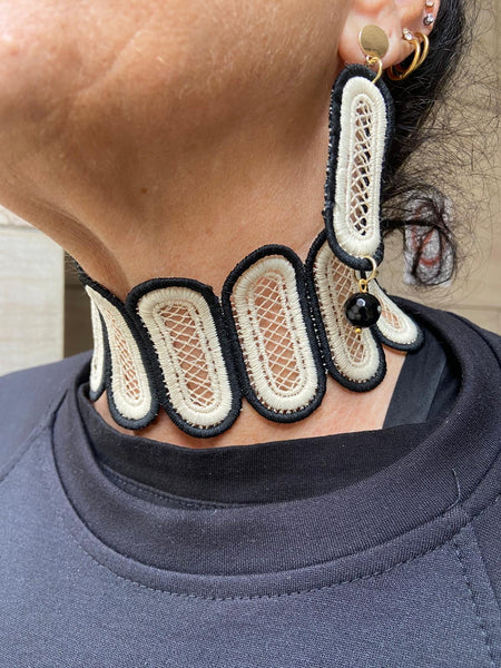 Chocker in passamaneria avorio e nera