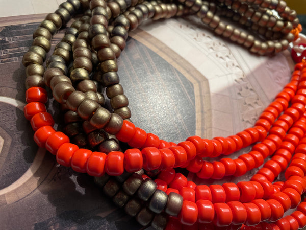 Collana bicolore in resina