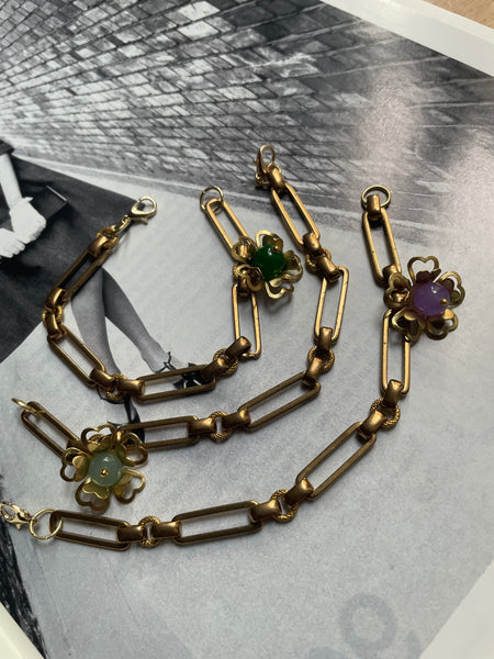 Bracciale a maglia rettangolare e fiore