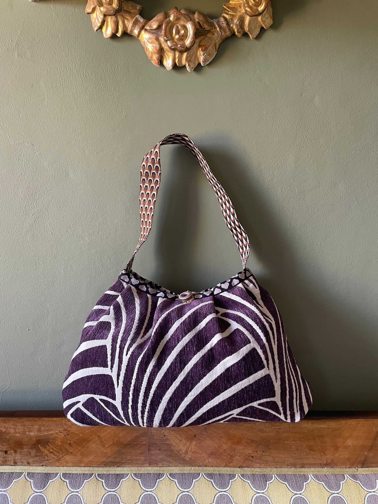 Borsa grande in velluto a onde color prugna