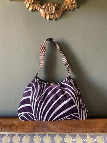 Borsa grande in velluto a onde color prugna