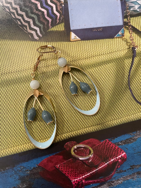 Orecchini ovali smaltati e mughetti