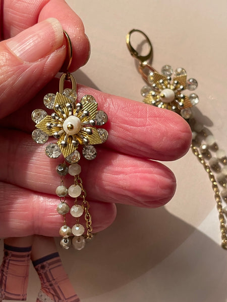 Orecchini fiore argentato e rosarietti